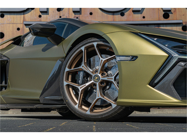 Lamborghini Revuelto