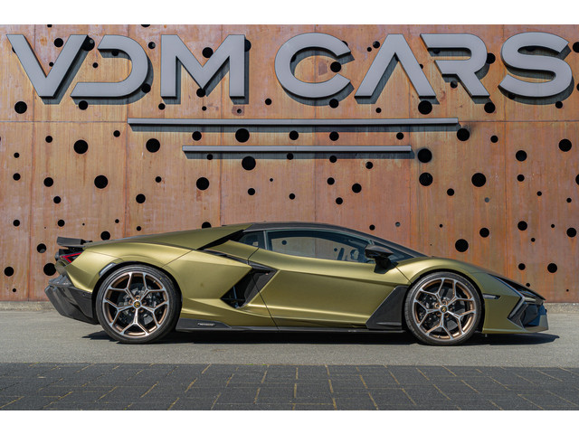 Lamborghini Revuelto