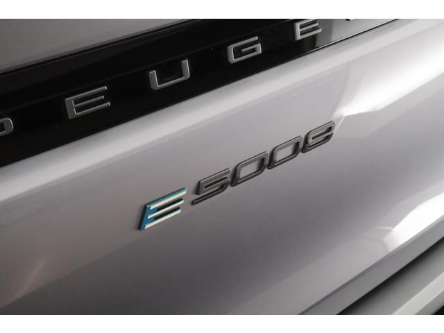 Peugeot E-5008