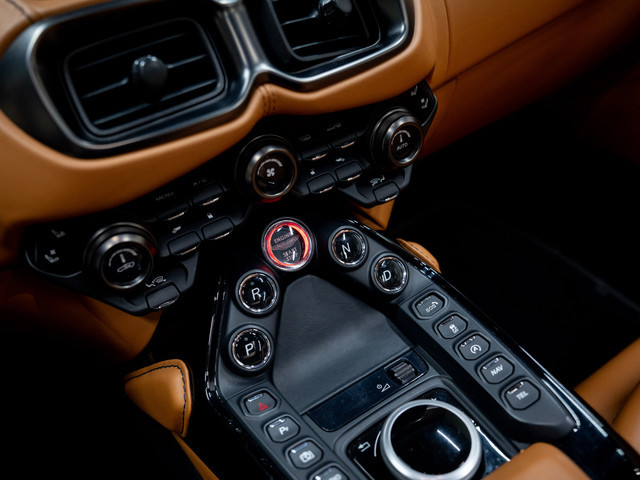 Aston Martin V8 Vantage