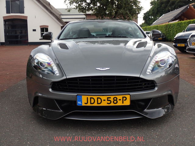Aston Martin V12 Vanquish