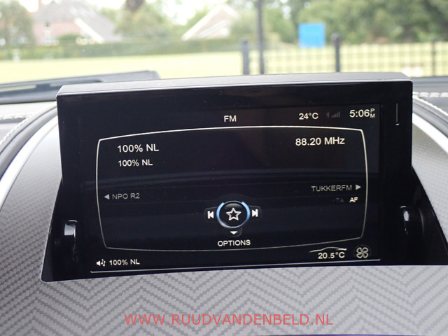 Aston Martin V12 Vanquish