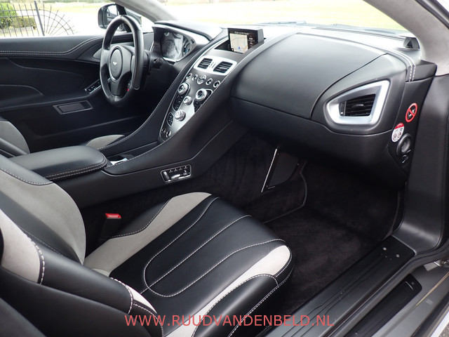 Aston Martin V12 Vanquish