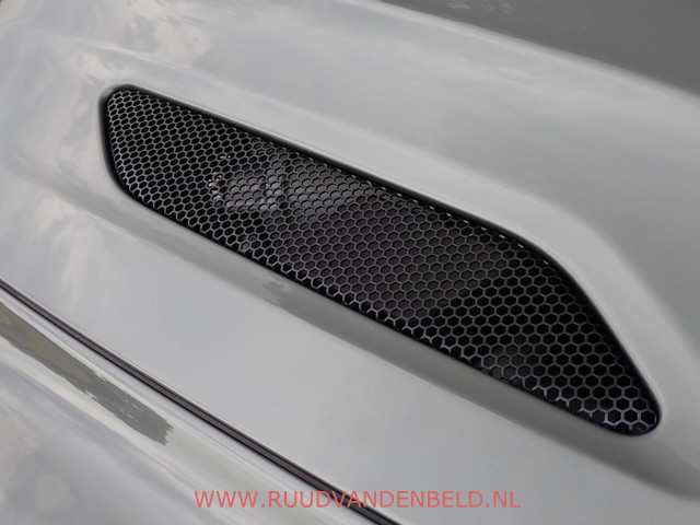 Aston Martin V12 Vanquish