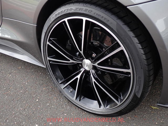 Aston Martin V12 Vanquish