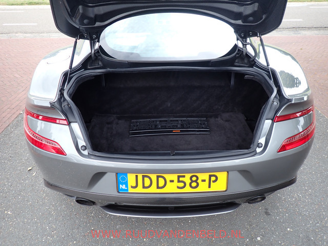 Aston Martin V12 Vanquish