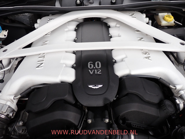 Aston Martin V12 Vanquish