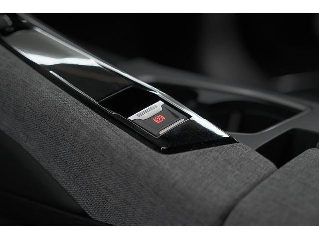 Peugeot E-3008