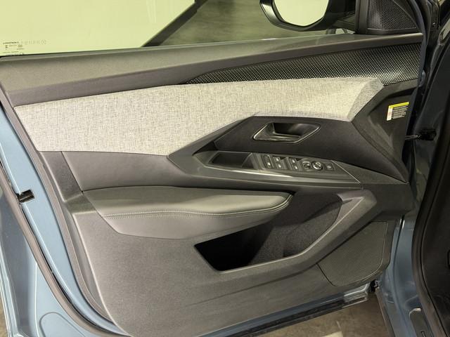 Peugeot E-5008