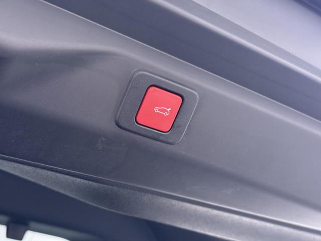 Peugeot E-3008