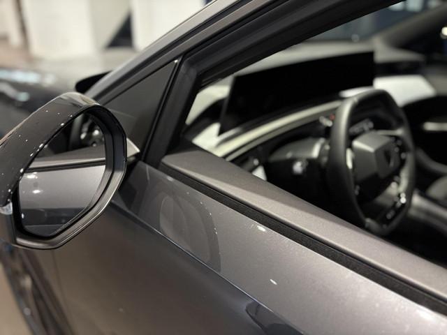 Peugeot E-5008
