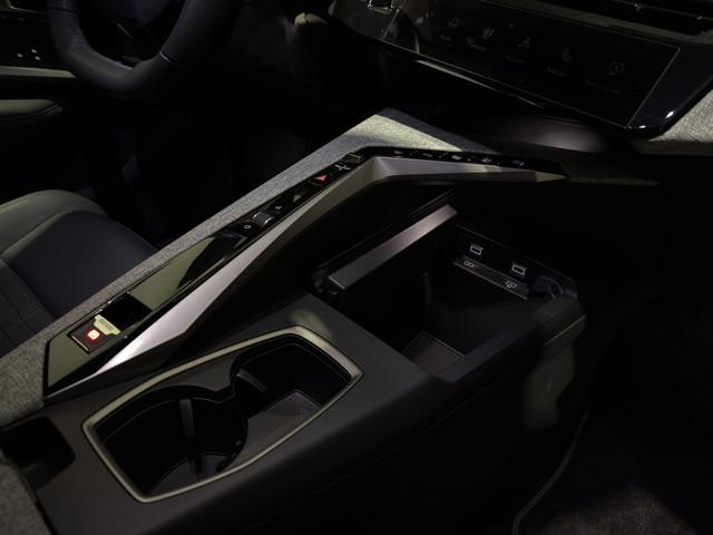 Peugeot E-3008