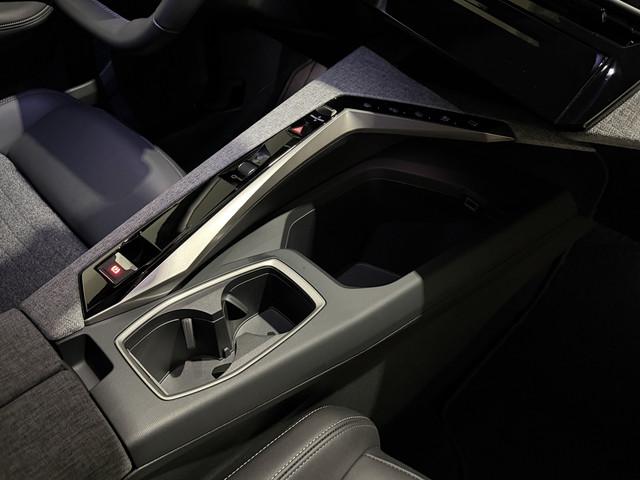 Peugeot E-5008
