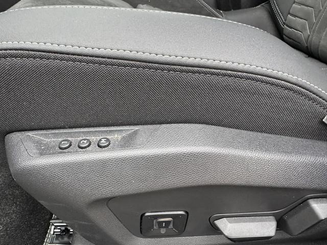 Peugeot E-3008