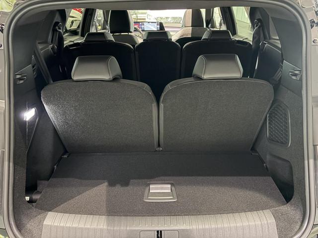 Peugeot E-5008