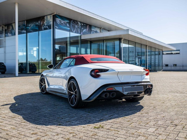 Aston Martin V12 Vanquish