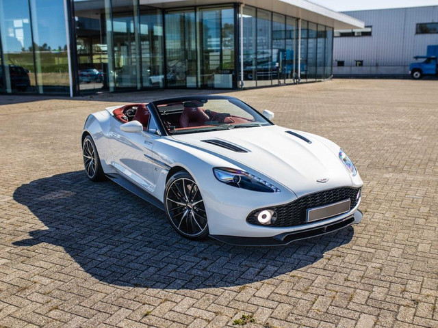 Aston Martin V12 Vanquish