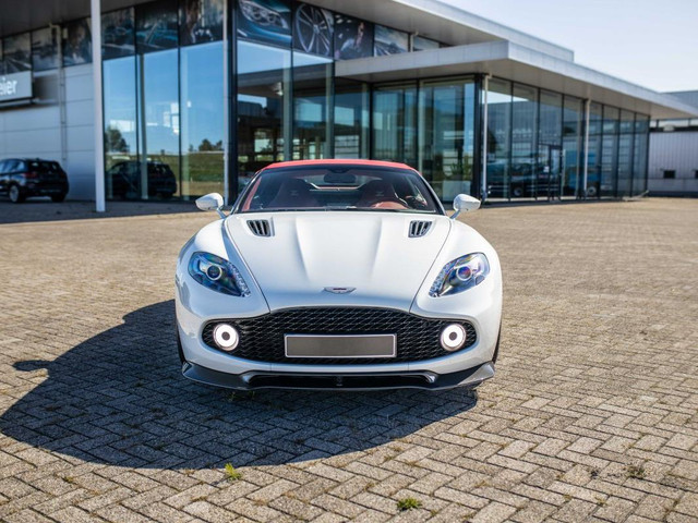 Aston Martin V12 Vanquish