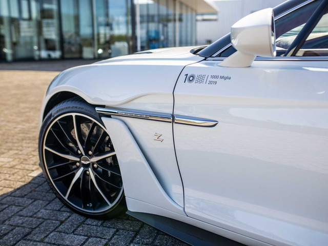 Aston Martin V12 Vanquish