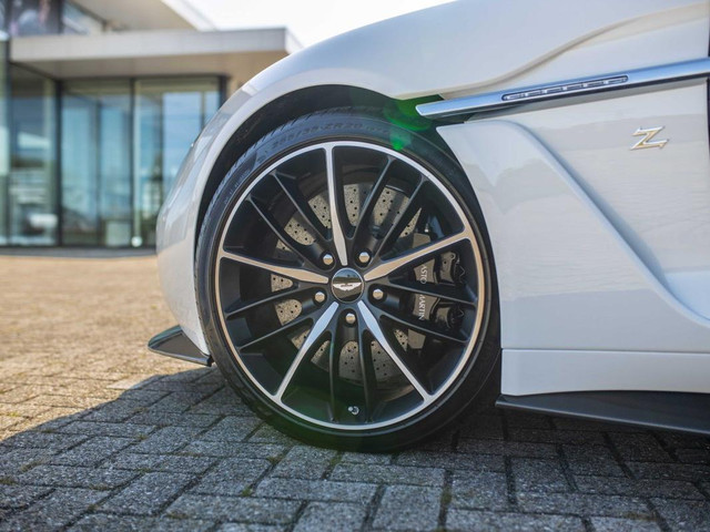 Aston Martin V12 Vanquish