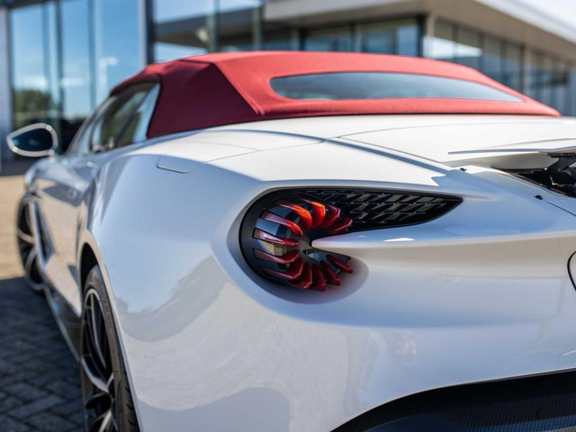 Aston Martin V12 Vanquish