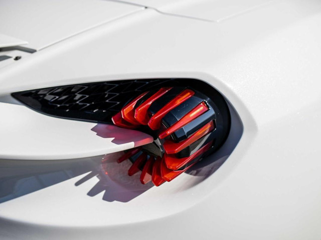 Aston Martin V12 Vanquish