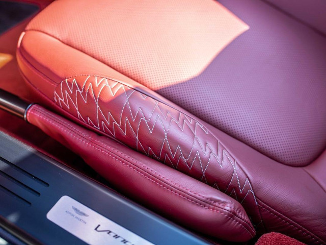 Aston Martin V12 Vanquish