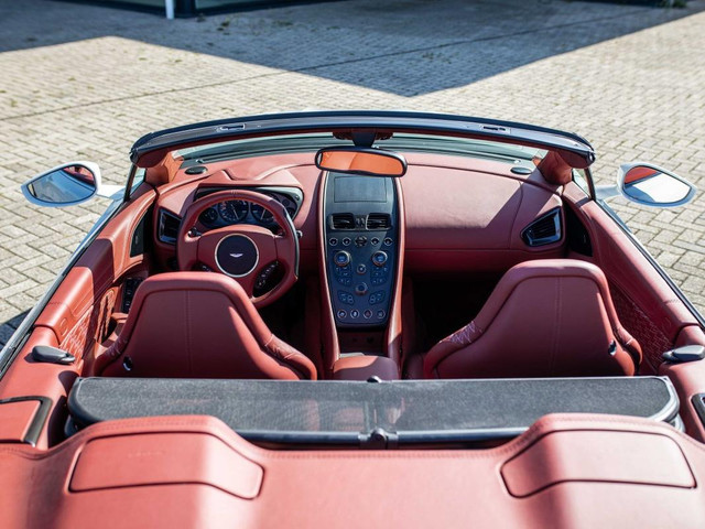 Aston Martin V12 Vanquish