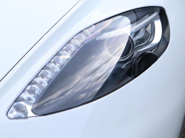 Aston Martin V12 Vanquish