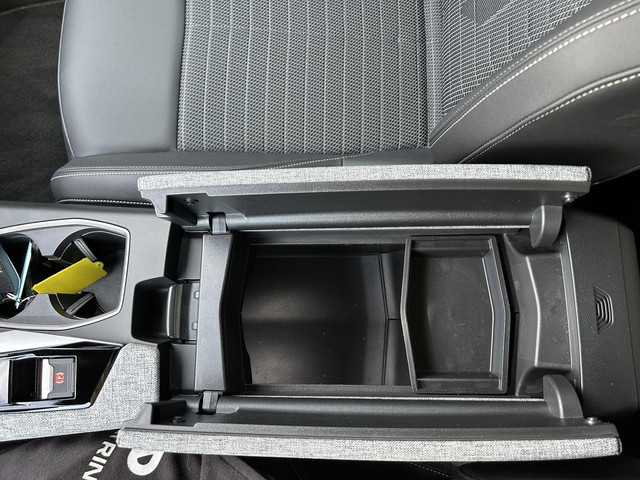 Peugeot E-3008