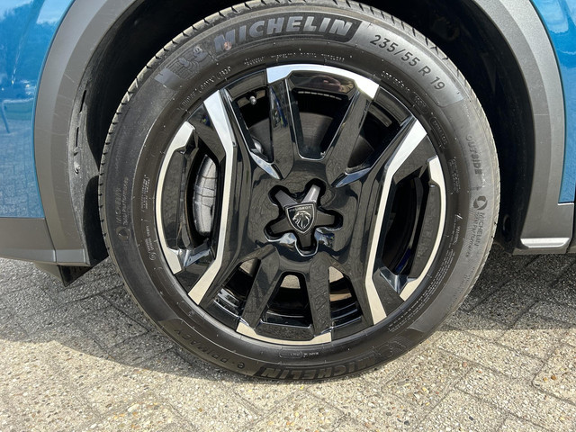 Peugeot E-3008