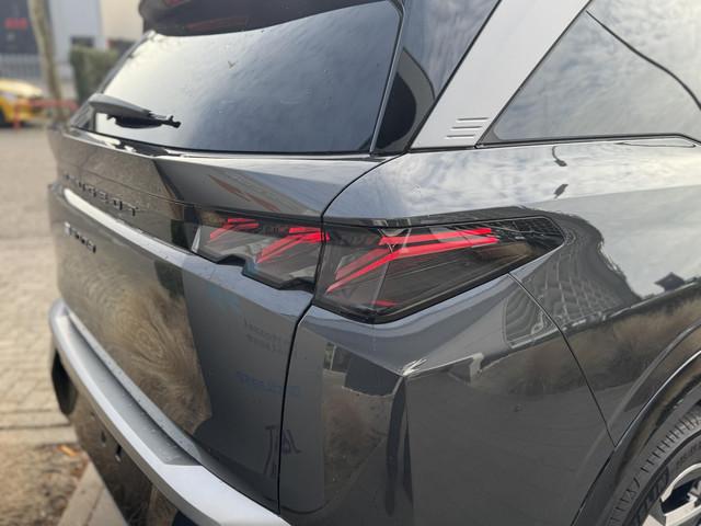 Peugeot E-5008