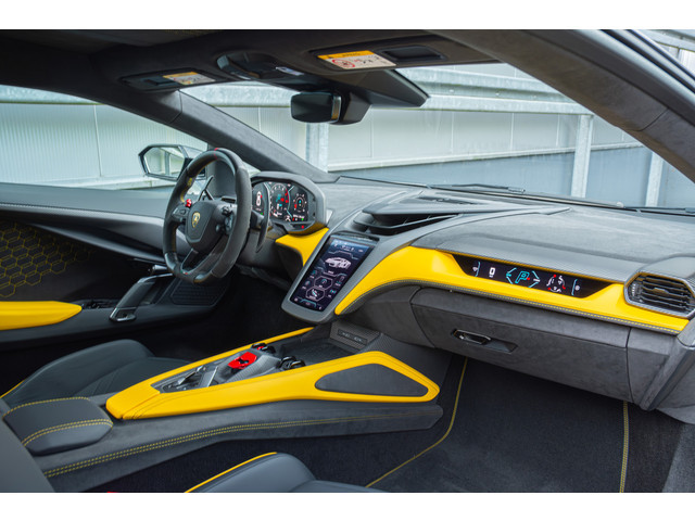 Lamborghini Revuelto