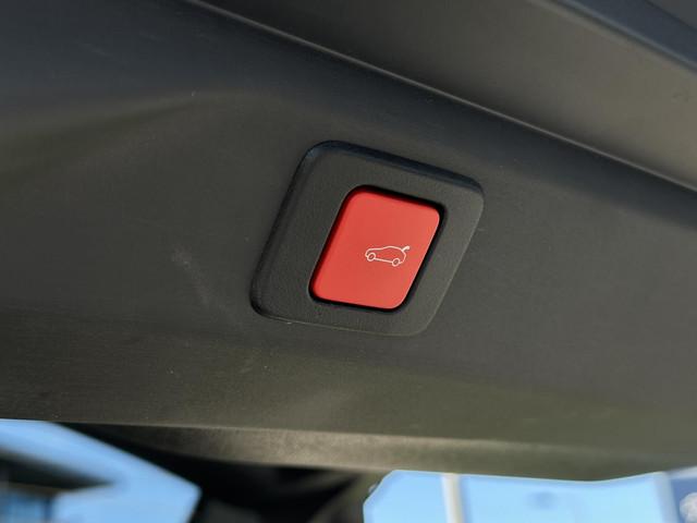Peugeot E-3008
