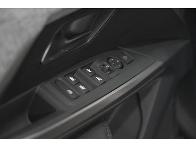 Peugeot E-3008