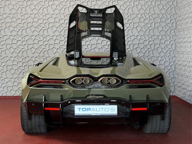 Lamborghini Revuelto
