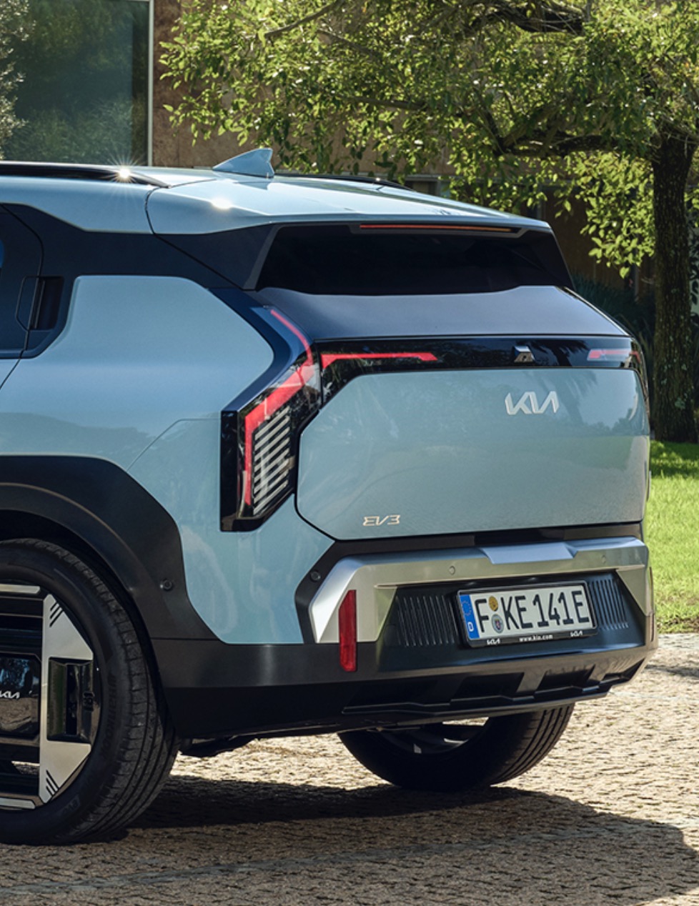 kia-ev3-vs-p-e2008-en-volvo-ex301750