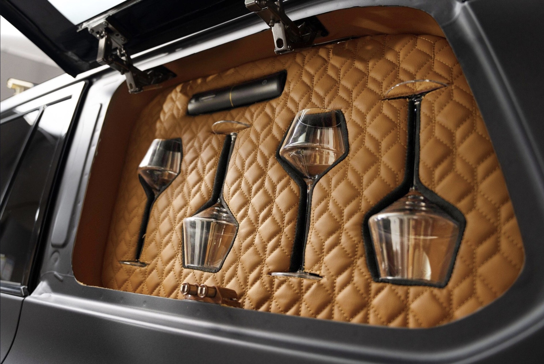 lexus-met-ingebouwde-pizza-oven-2026-06-23-om-144325