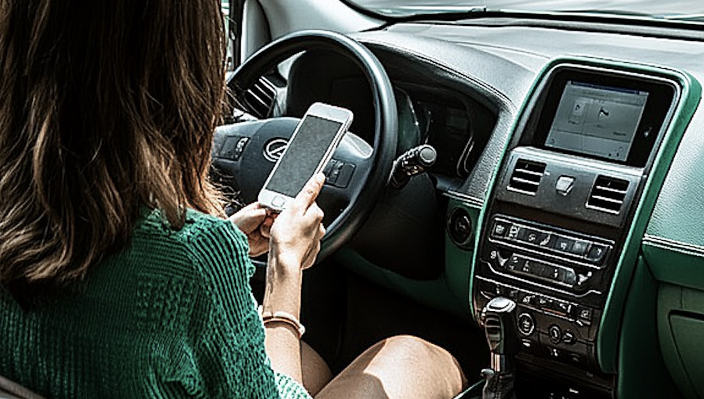 niet-handsfree-bellen-auto4936